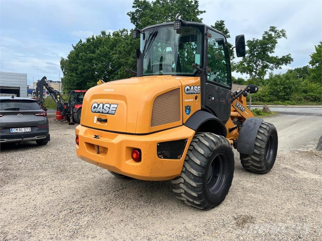 CASE 321F Wielladers