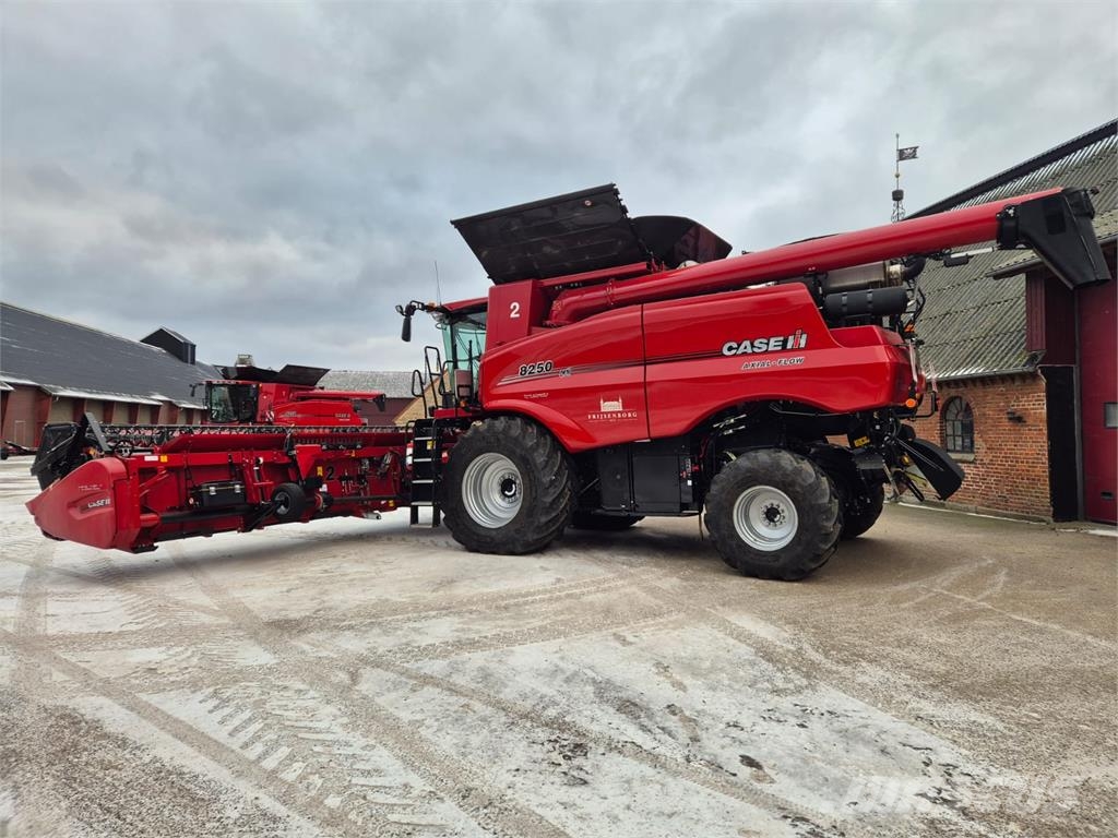 Case IH AXIAL-FLOW 8250 콤바인 수확기
