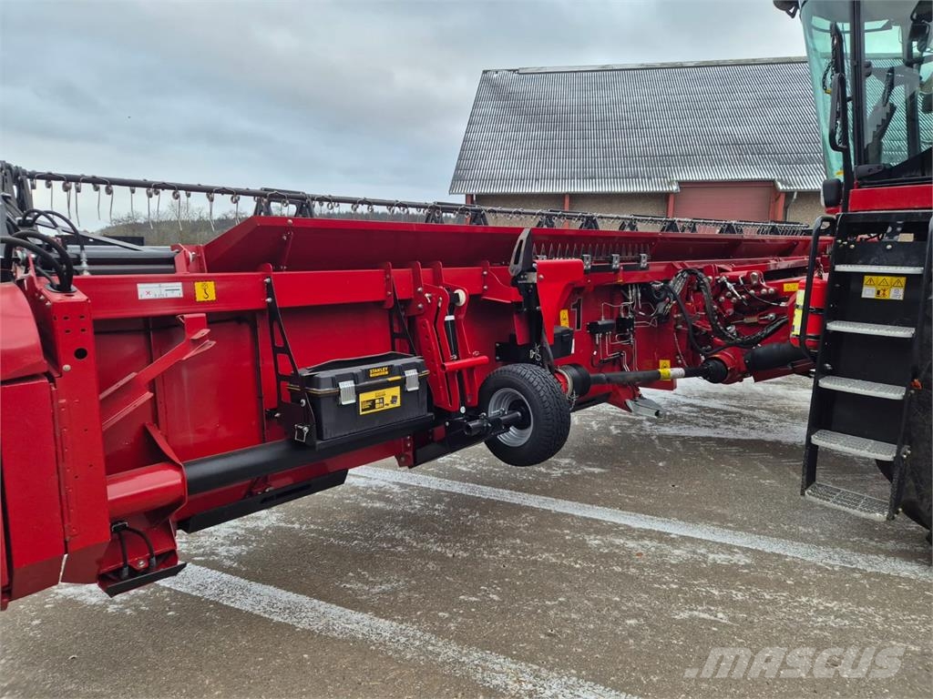 Case IH AXIAL-FLOW 8250 Зернозбиральні комбайни