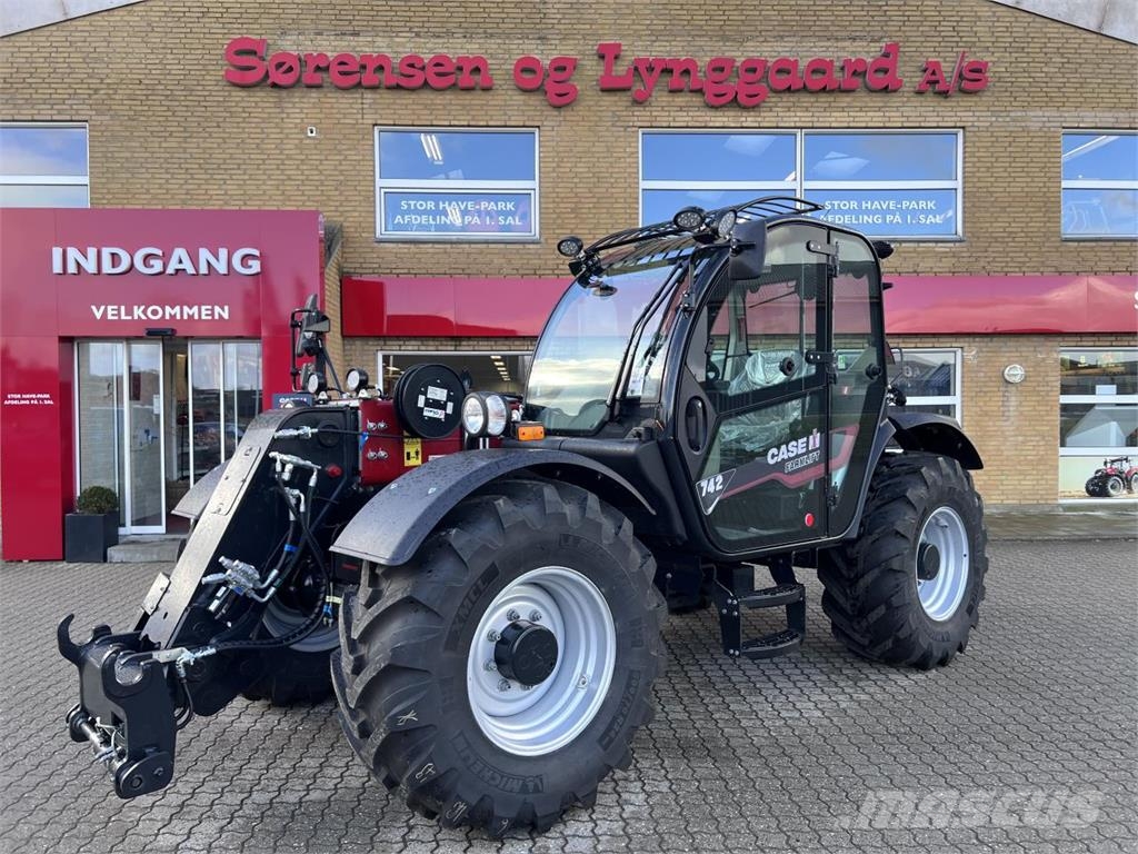 Case IH FARMLIFT 742 Teleskopické manipulátory