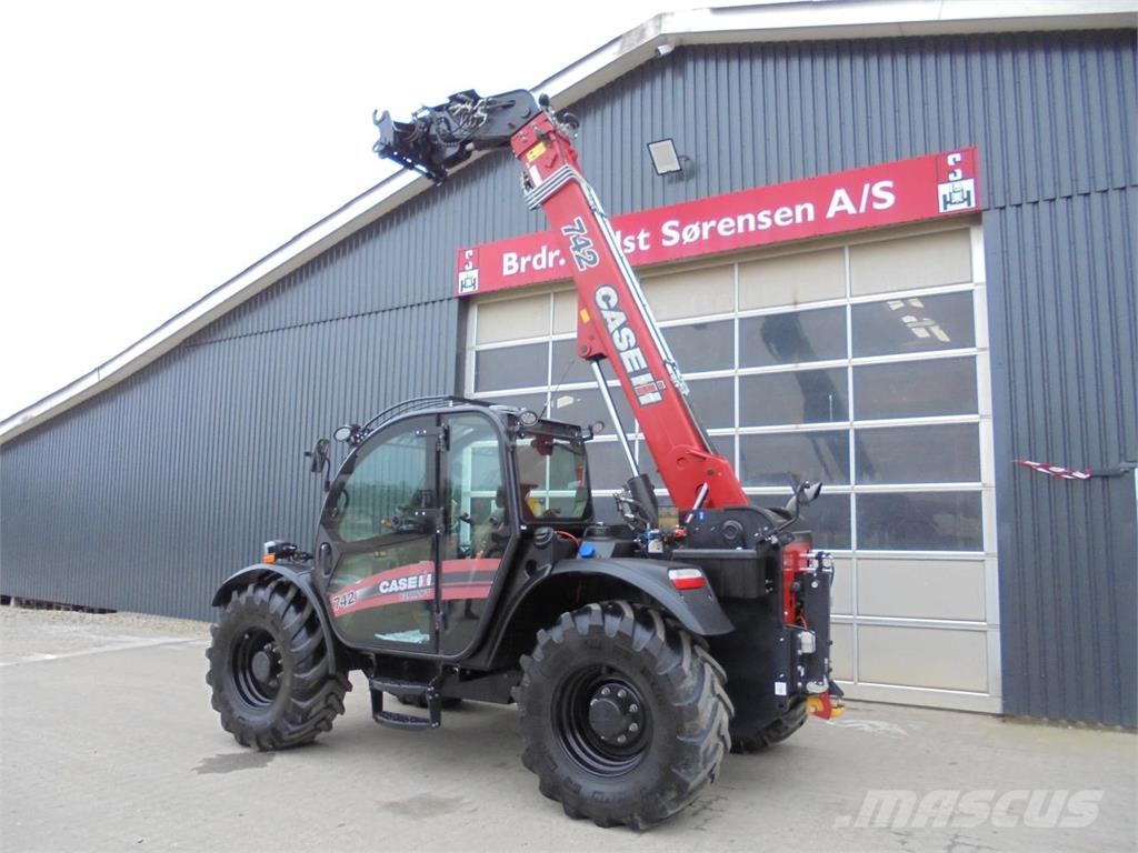 Case IH FARMLIFT 742 伸缩臂叉装车|叉装车