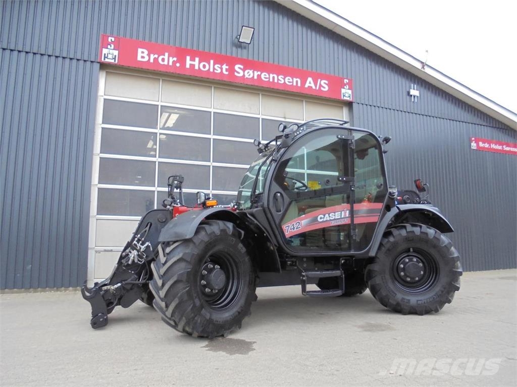 Case IH FARMLIFT 742 伸缩臂叉装车|叉装车