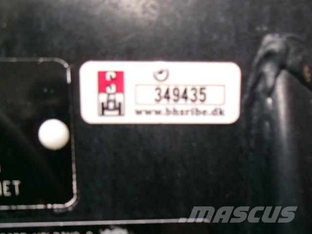 Case IH MAXXUM 140 MC الجرارات