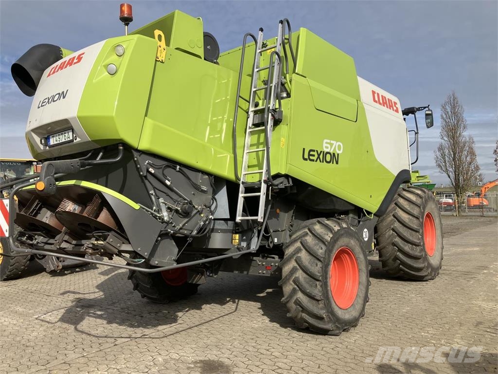 CLAAS Lexion 670 Kombinované zberacie stroje