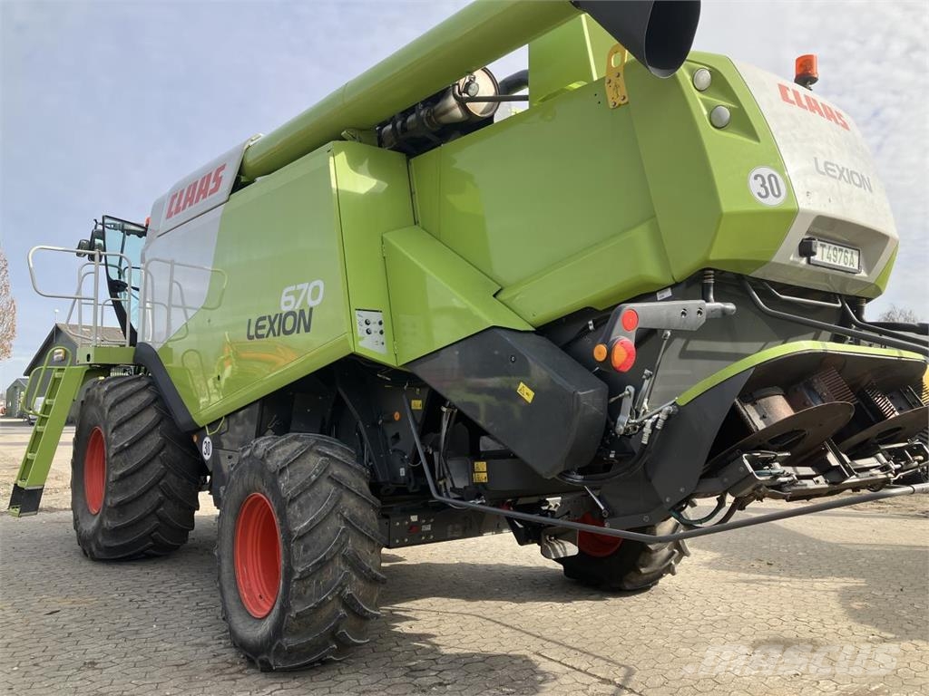 CLAAS Lexion 670 Kombinované zberacie stroje