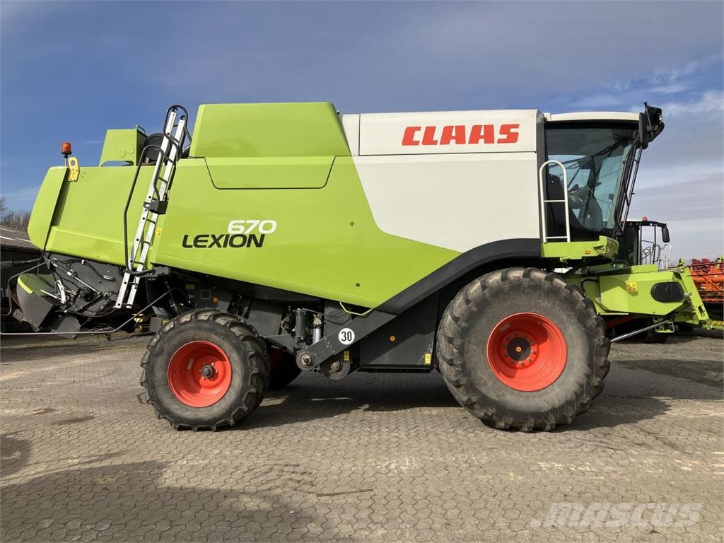 CLAAS Lexion 670 Kombinované zberacie stroje