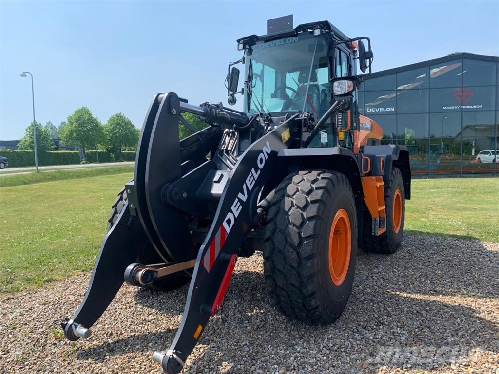 Develon DL250-7 Iekrāvēji uz riteņiem