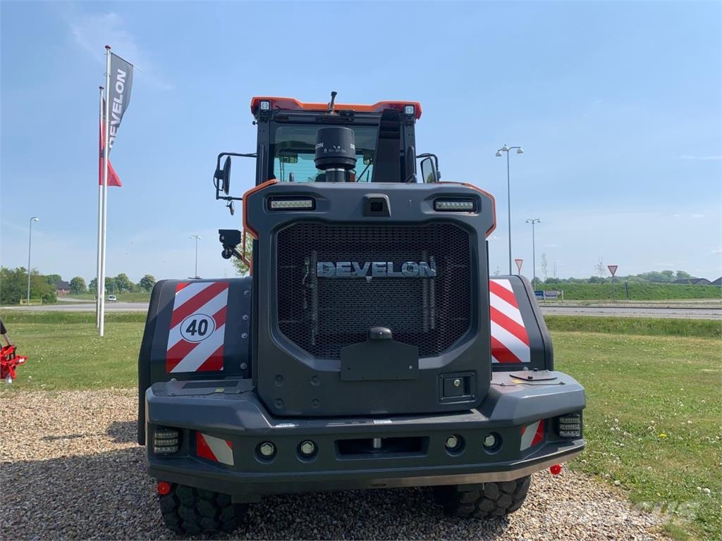 Develon DL250-7 Iekrāvēji uz riteņiem
