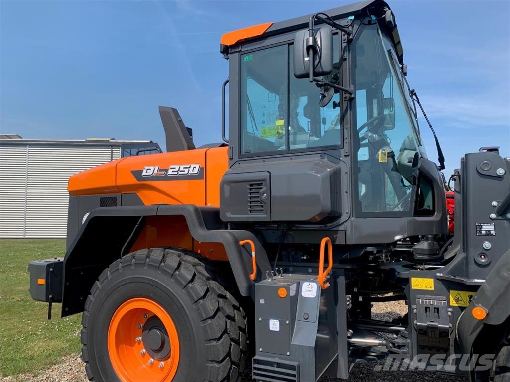 Develon DL250-7 Iekrāvēji uz riteņiem