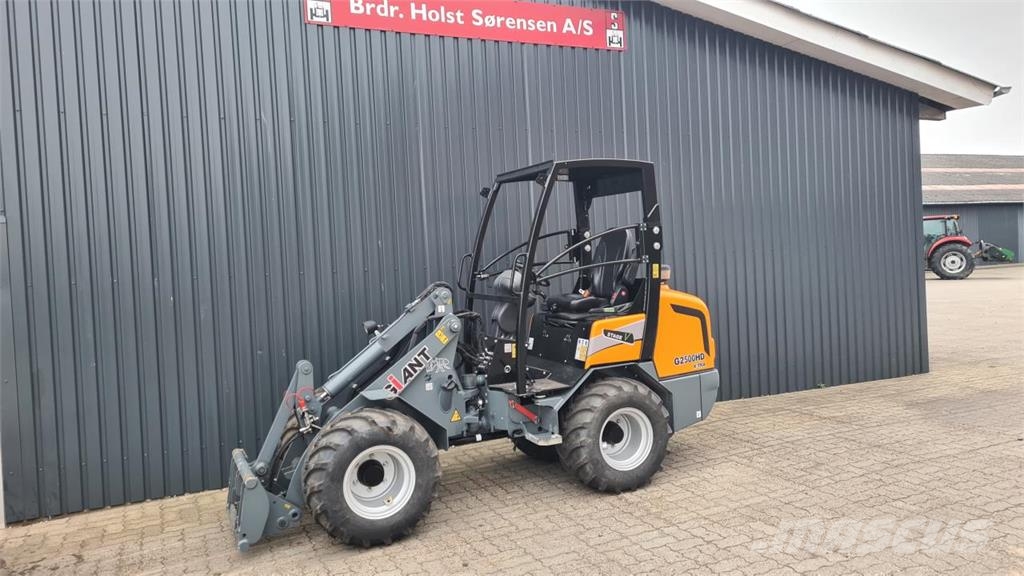 GiANT G2500XHD Mini utovarivači