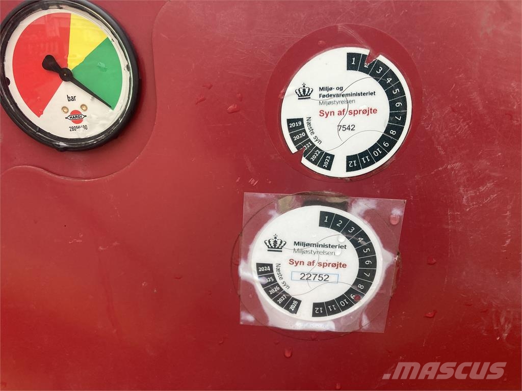 Hardi COMMANDER 3200I TWIN Прицепные опрыскиватели