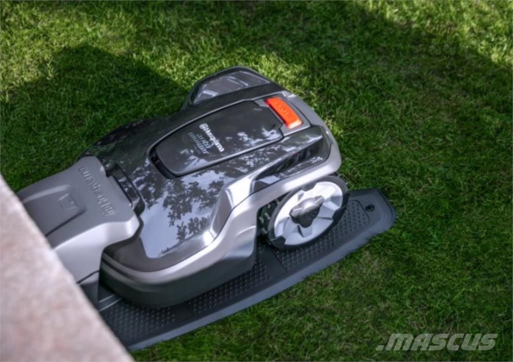 Husqvarna AM305 Žacie stroje