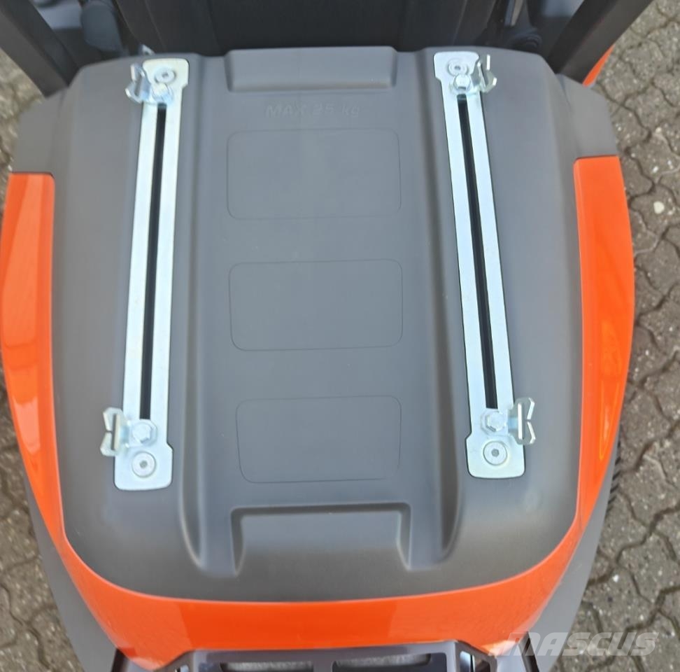 Husqvarna P524EFI コンパクトトラクター
