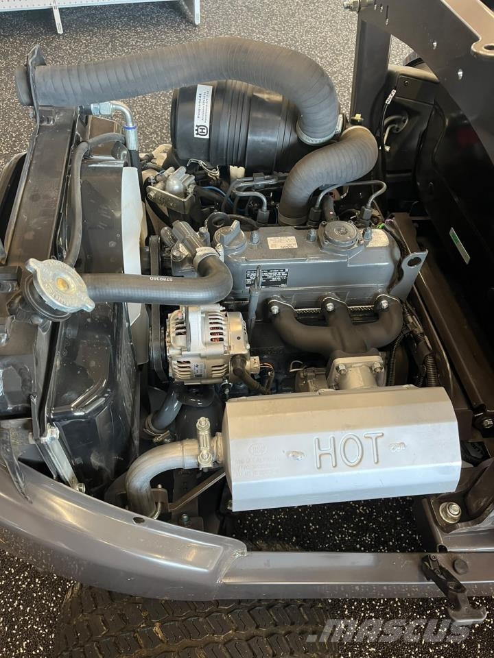 Husqvarna RIDER P 525DX جرارات مدمجة