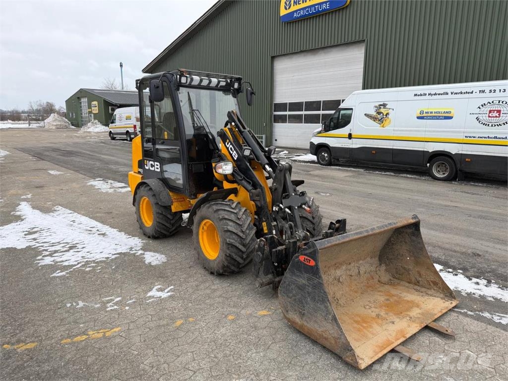JCB 403 PLUS Incarcator pe pneuri