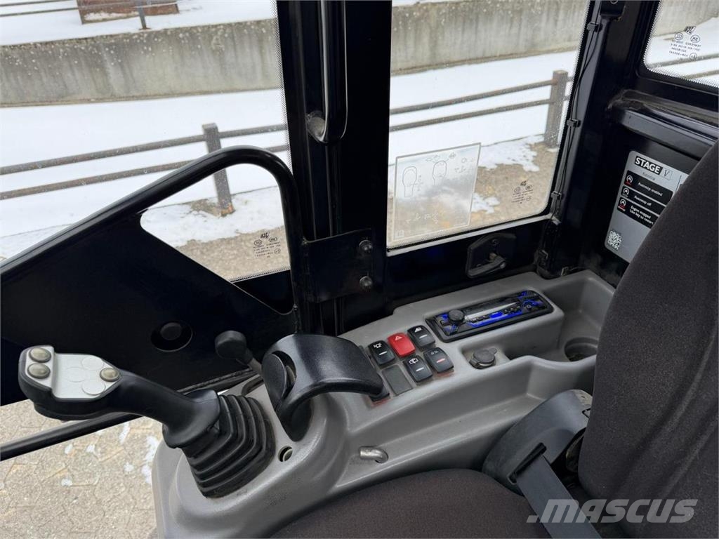 JCB 403 PLUS Incarcator pe pneuri