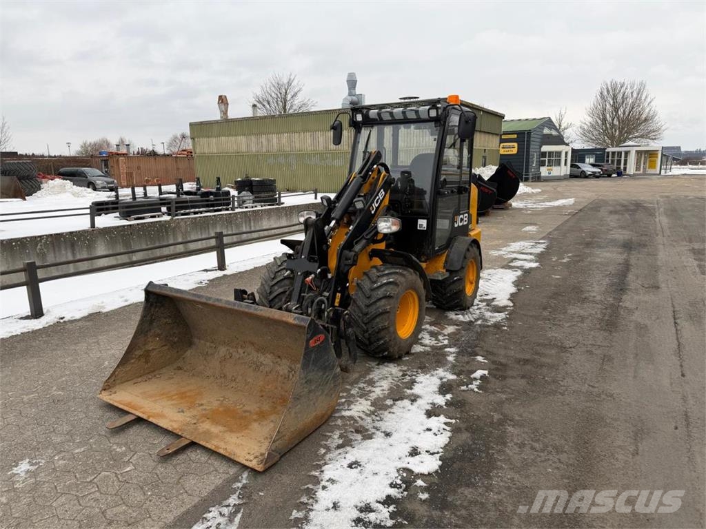 JCB 403 PLUS Incarcator pe pneuri
