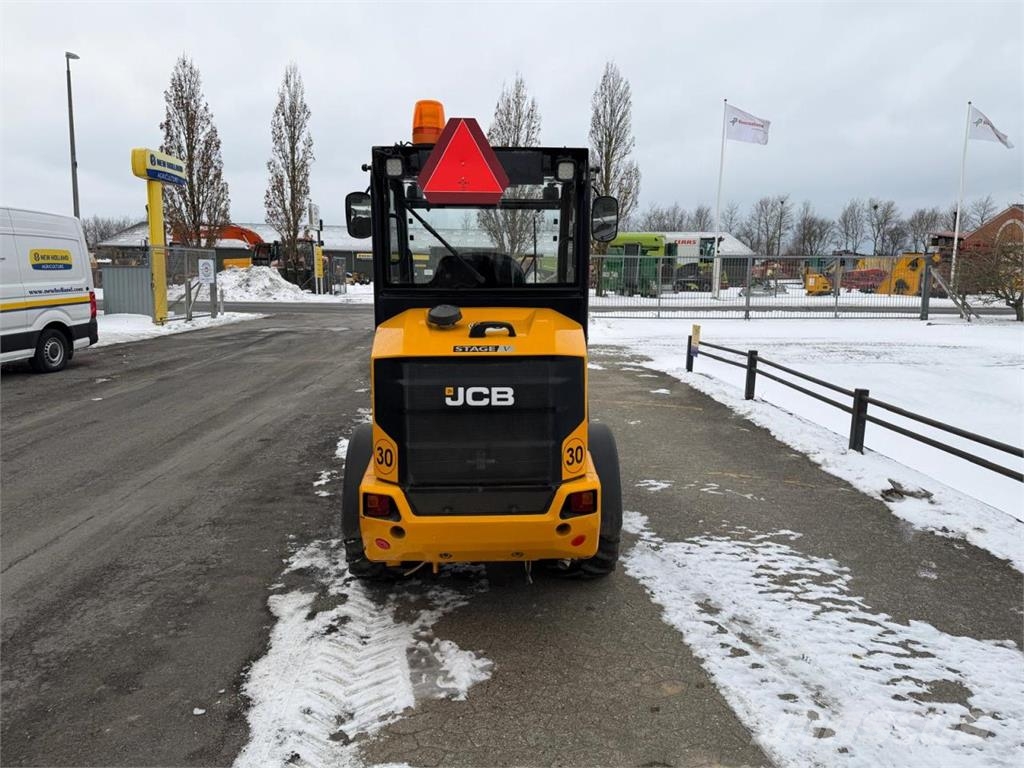 JCB 403 PLUS Incarcator pe pneuri