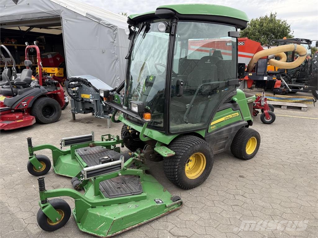 John Deere 1585 Utility tool carriers