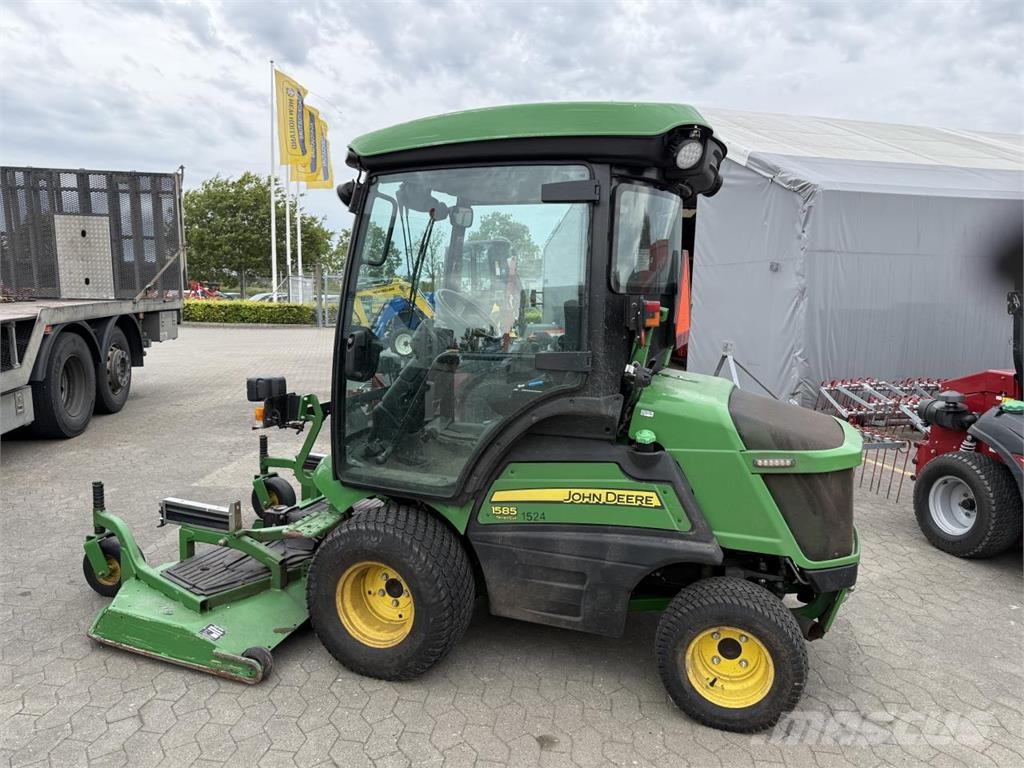 John Deere 1585 Utility tool carriers