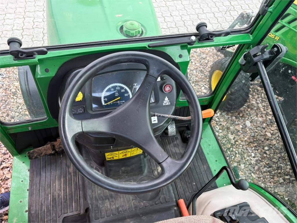 John Deere 2025 Коммунальные тракторы