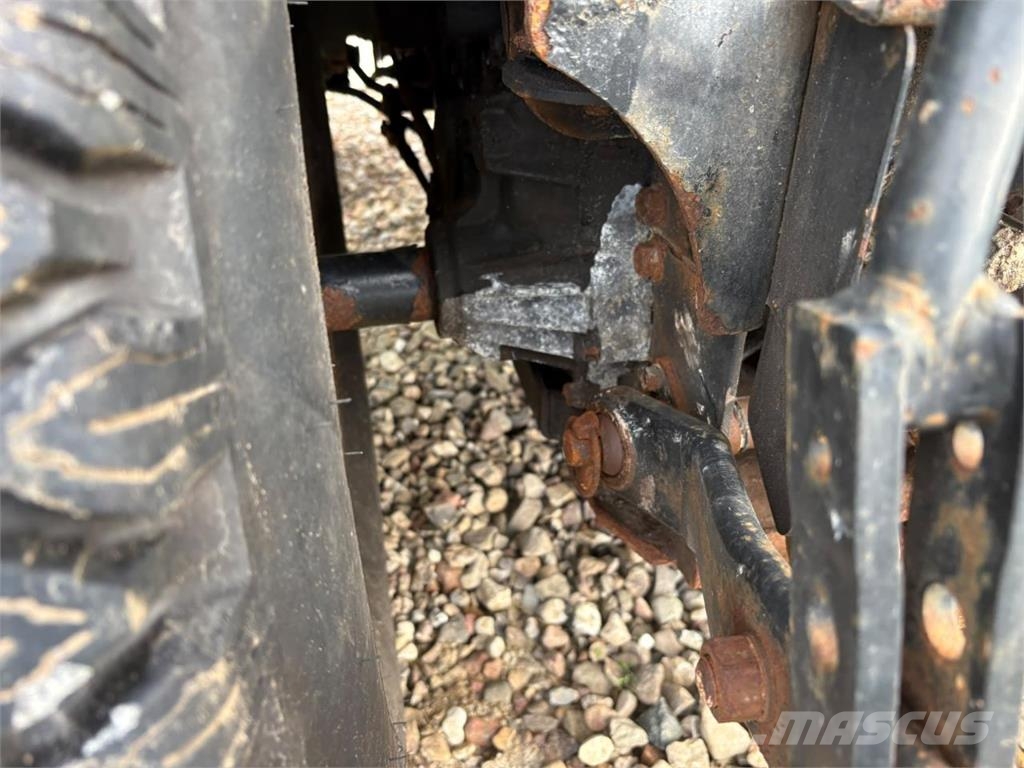 John Deere 2025 Коммунальные тракторы