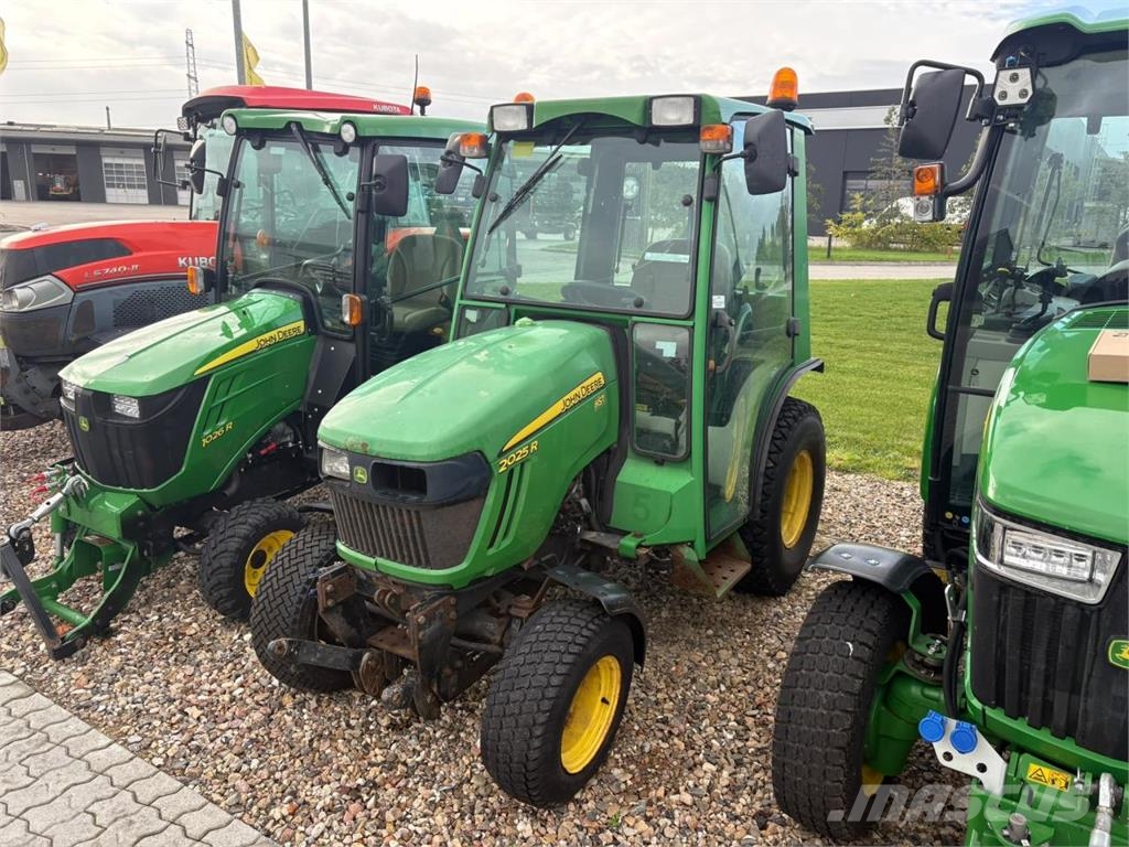 John Deere 2025 Коммунальные тракторы