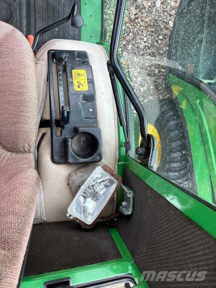 John Deere 2025 Коммунальные тракторы