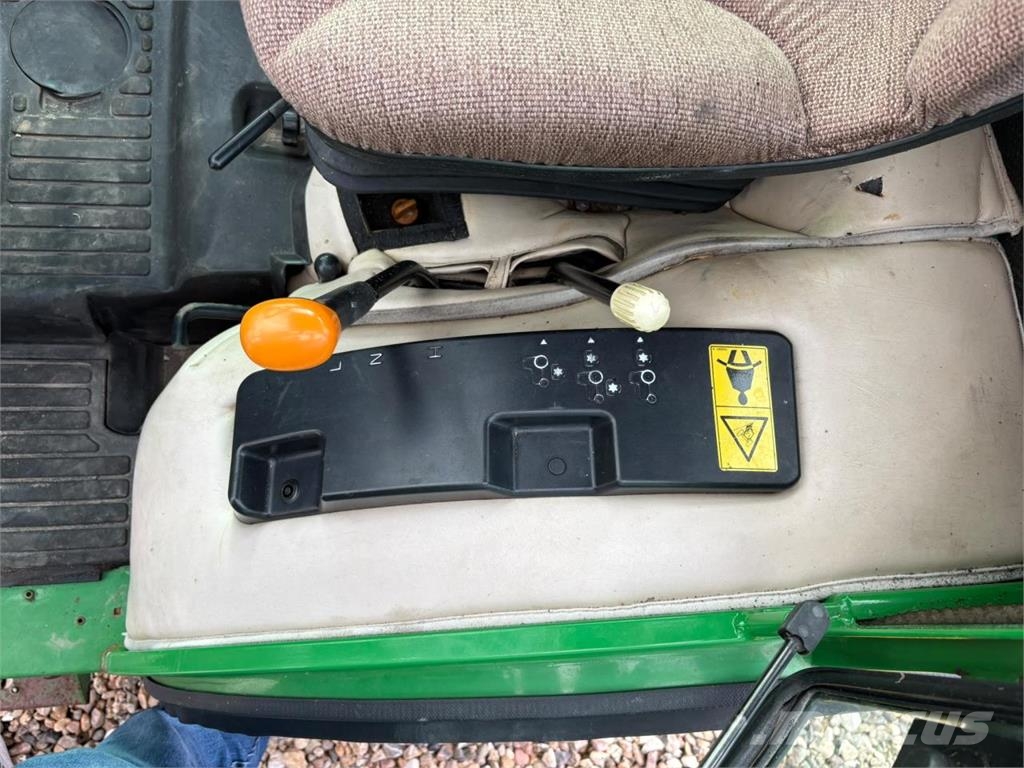 John Deere 2025 Коммунальные тракторы