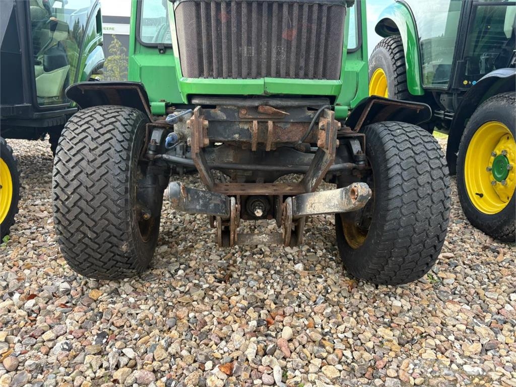 John Deere 2025 Коммунальные тракторы