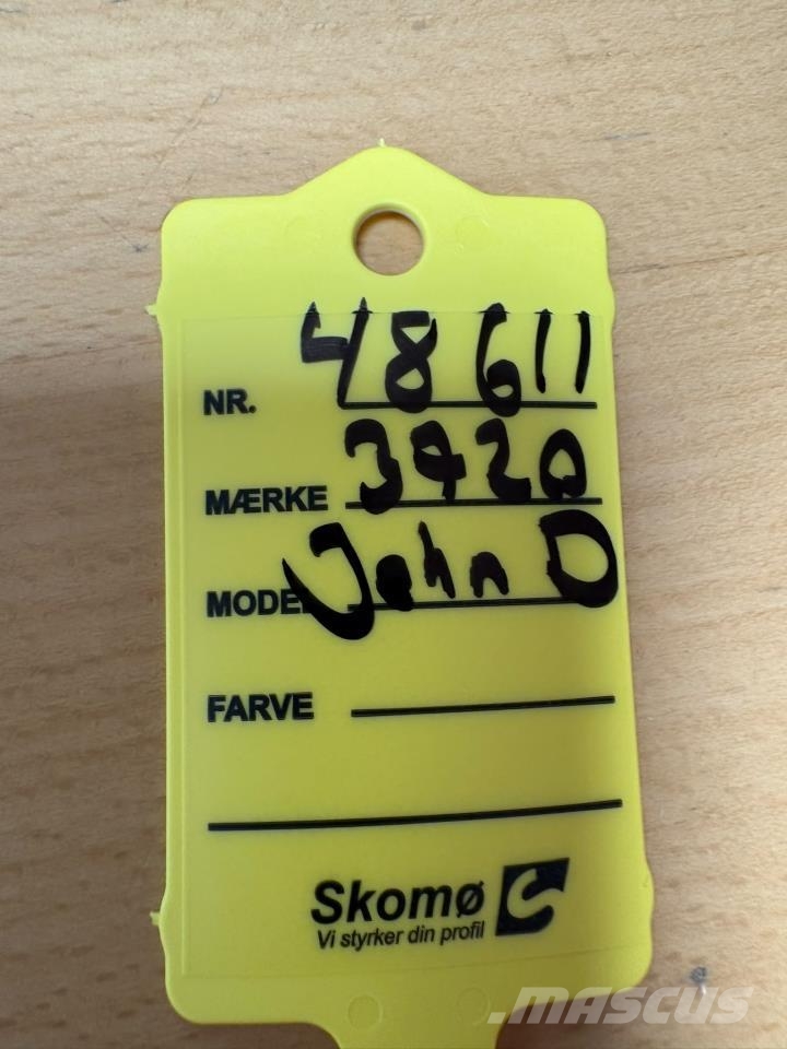 John Deere 3720 Compacttrekkers