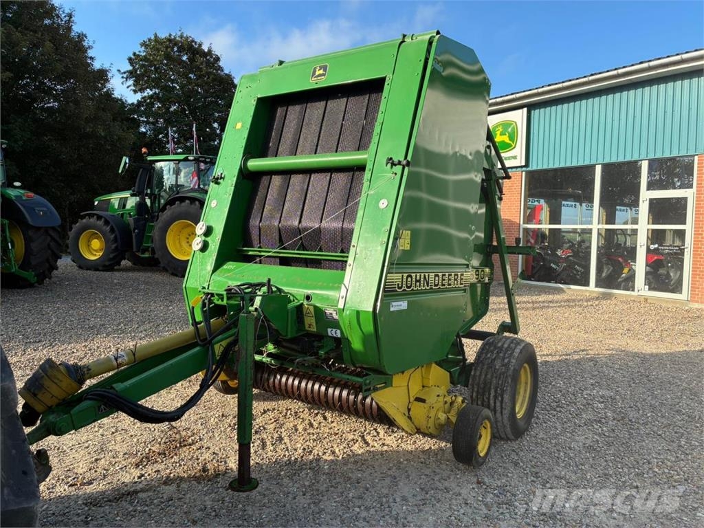 John Deere 590 Ronde-balenpersen
