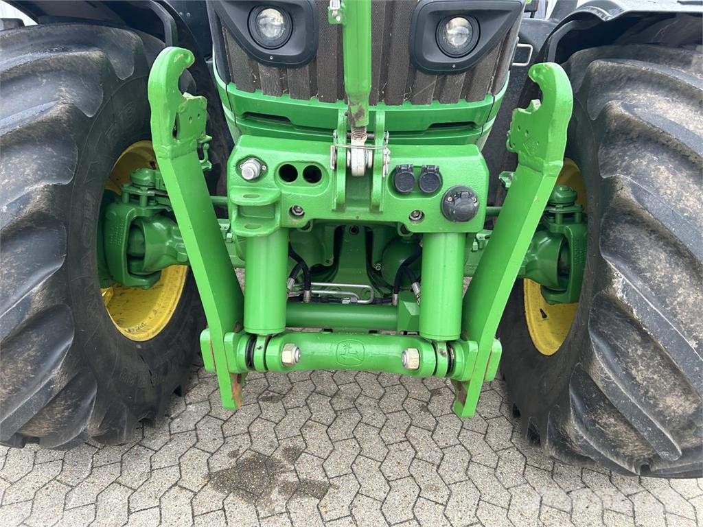 John Deere 6175R الجرارات