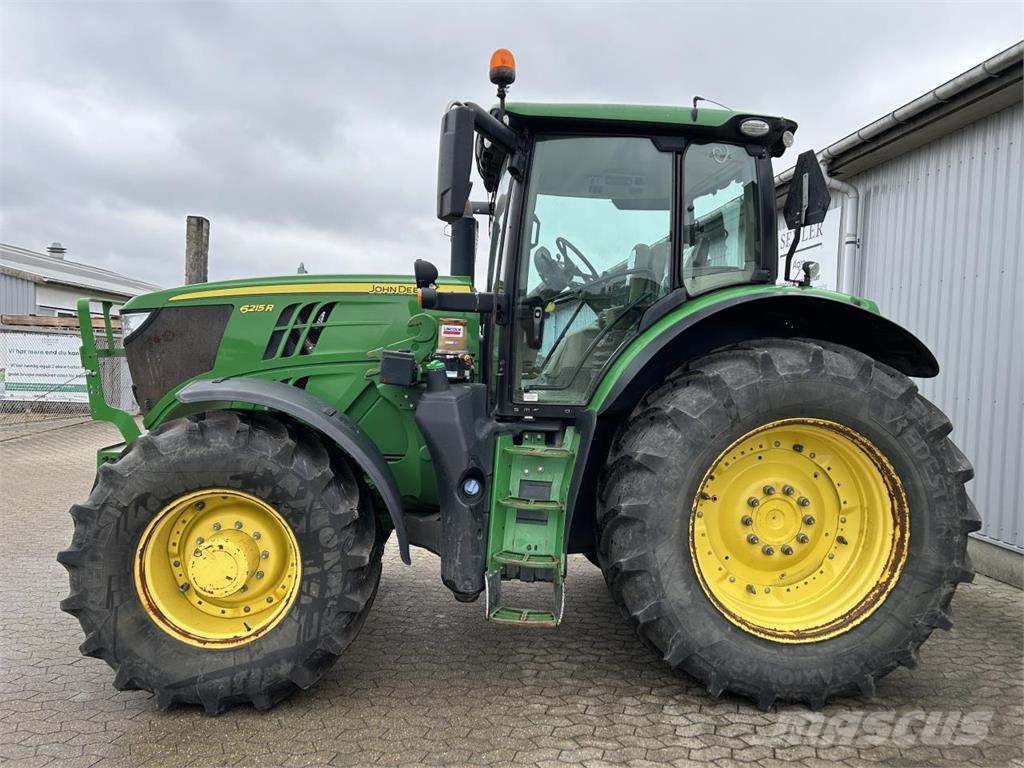 John Deere 6215R Traktori