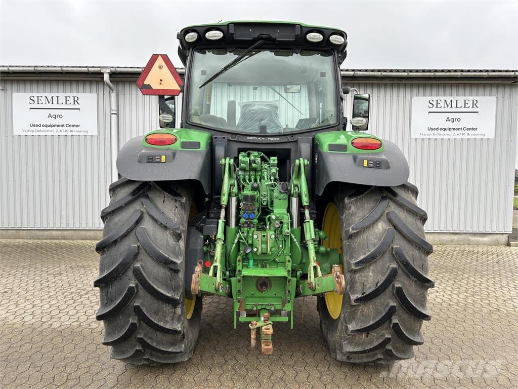 John Deere 6215R Traktori