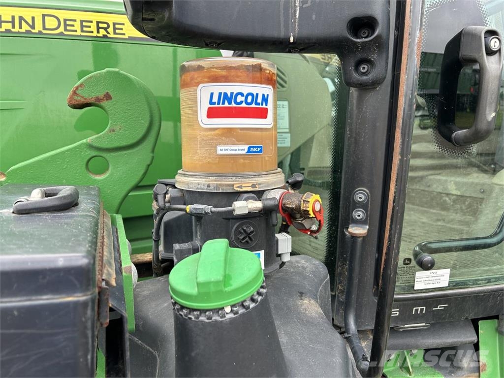 John Deere 6215R Traktori