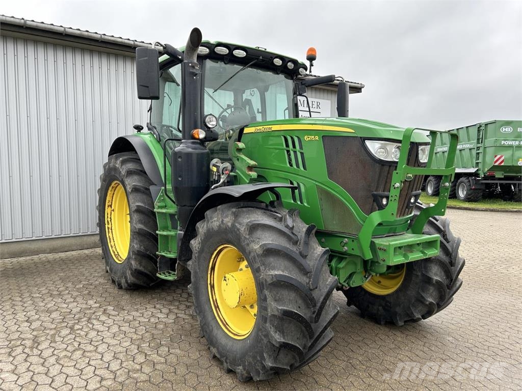 John Deere 6215R Traktori