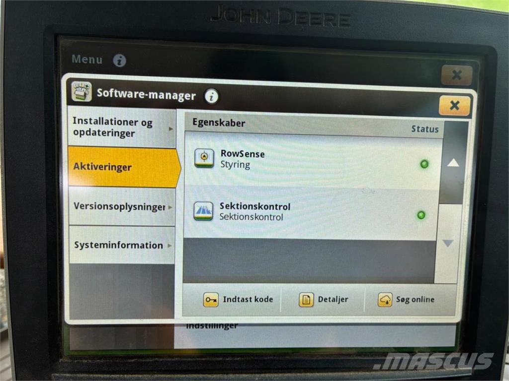 John Deere 6215R الجرارات