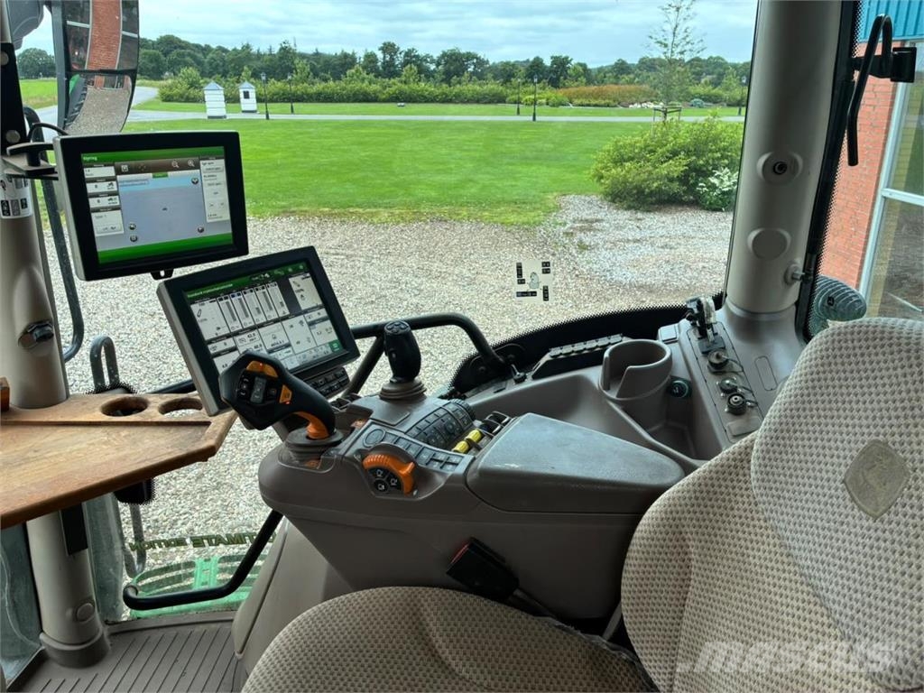 John Deere 6215R الجرارات