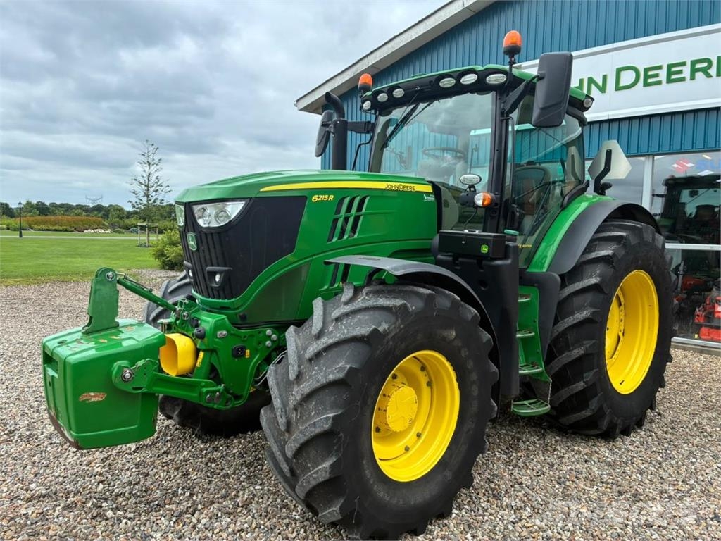 John Deere 6215R الجرارات