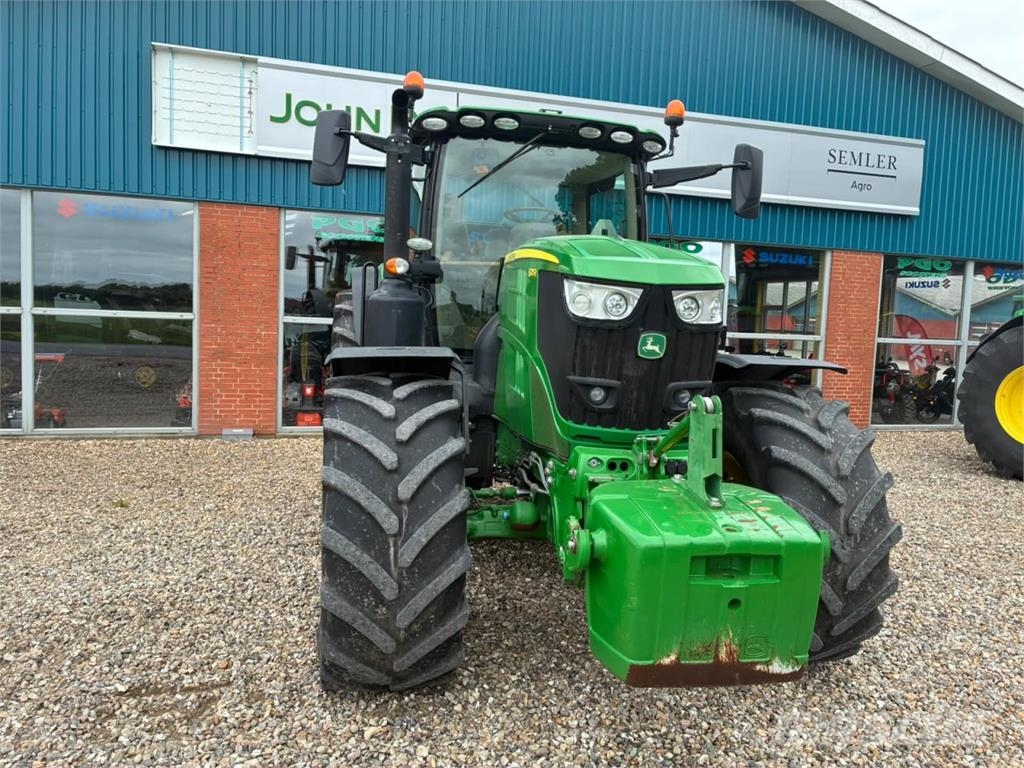 John Deere 6215R الجرارات