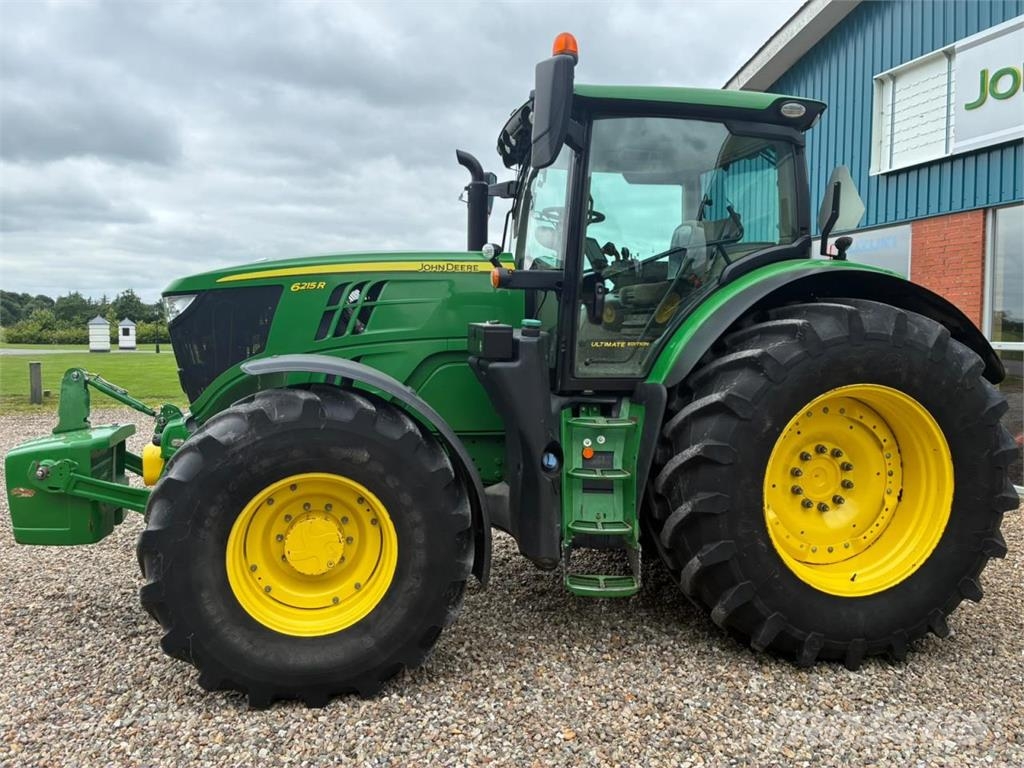 John Deere 6215R الجرارات