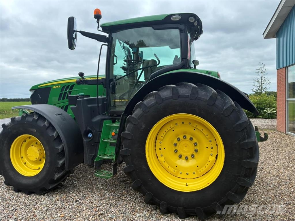 John Deere 6215R الجرارات