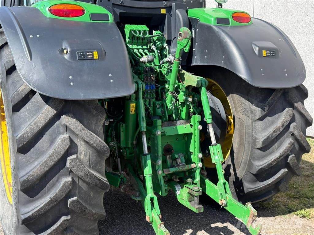 John Deere 6250R Traktori