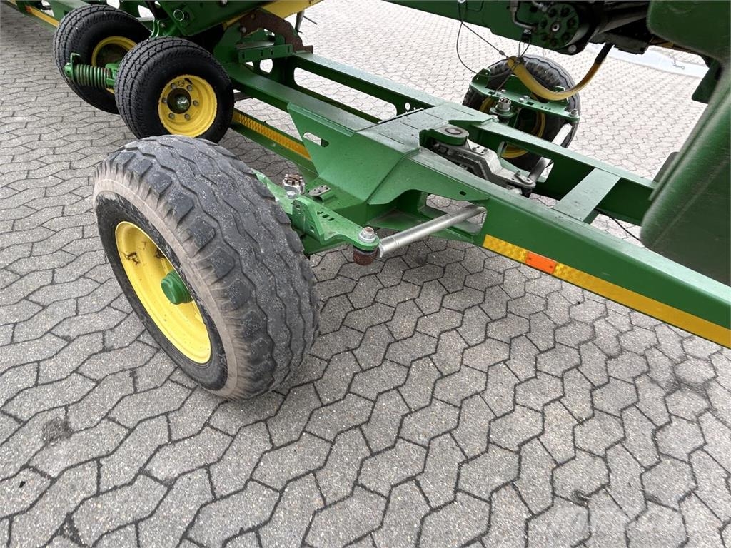 John Deere 640D Жатки