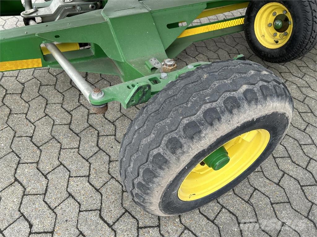 John Deere 640D Жатки