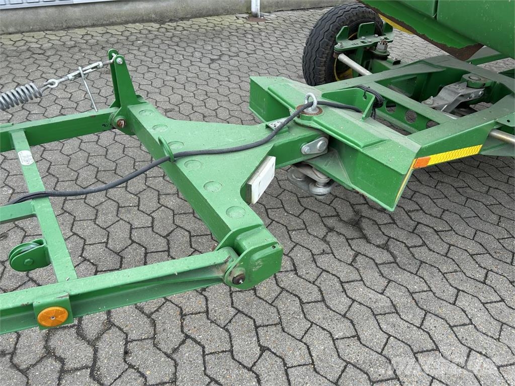John Deere 640D Жатки