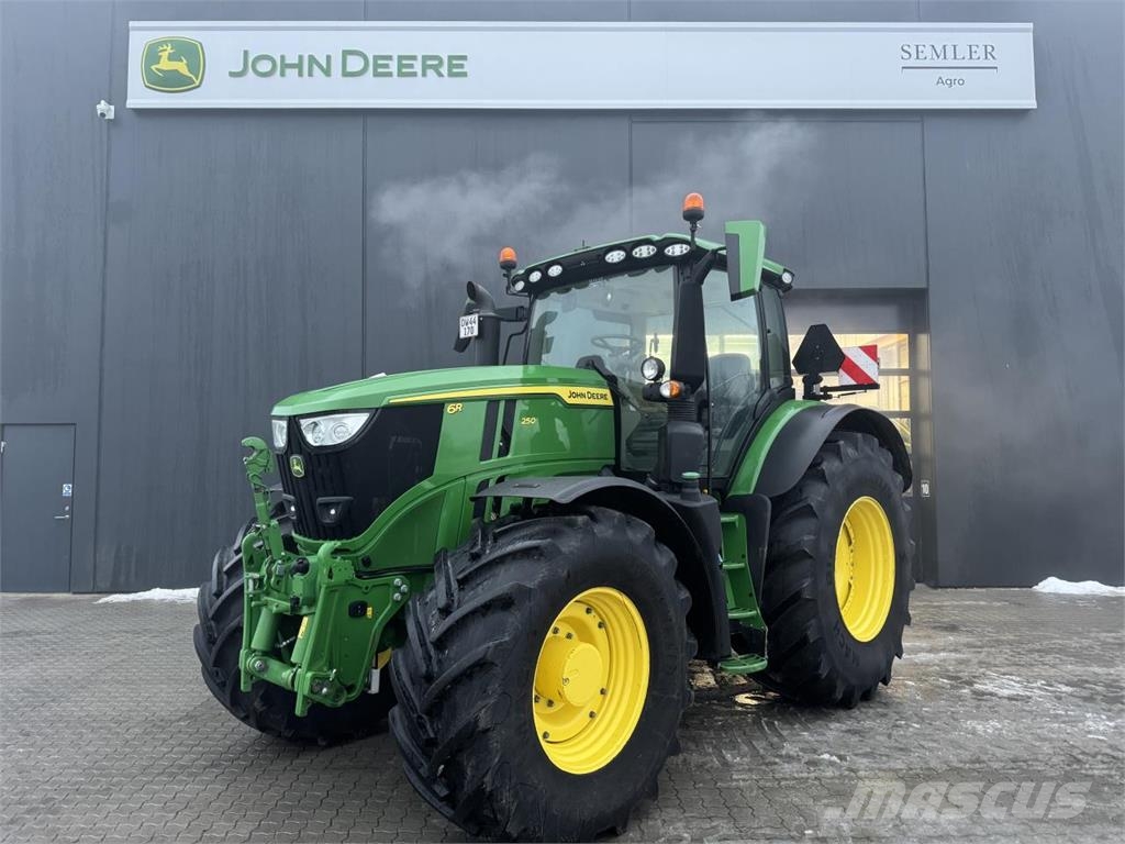 John Deere 6R 250 الجرارات