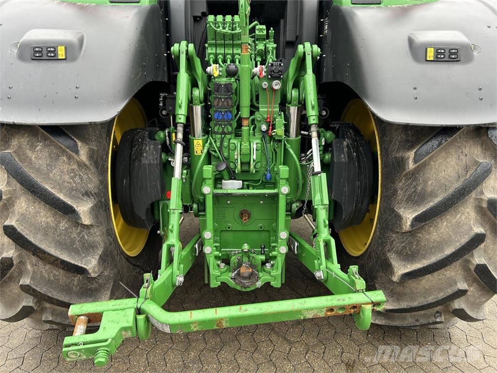 John Deere 6R 250 الجرارات