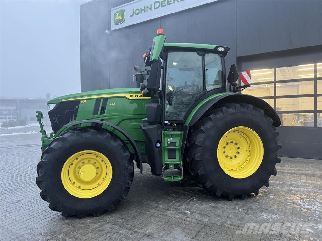 John Deere 6R 250 الجرارات